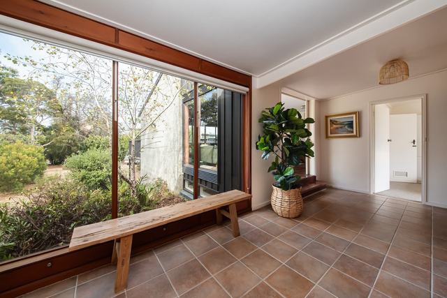 Window bench in the entry